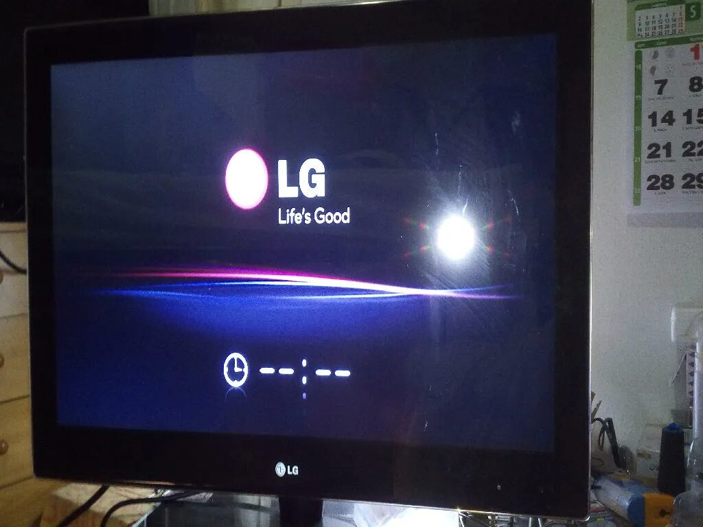 Lg сам включается. LG 32le7500. LG 32le5500. LG 32le7500 подсветка. LG 32le5500 Карусель.