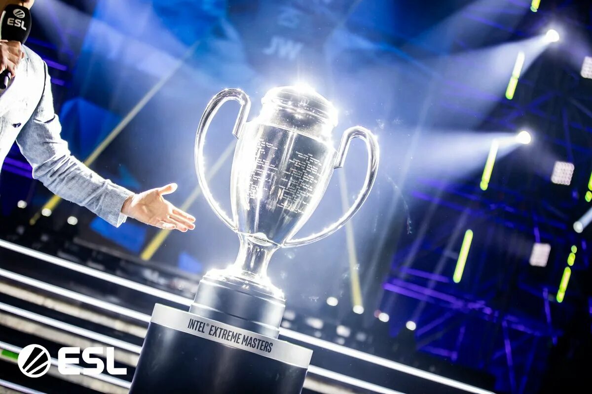 Iem katowice 2024 playoffs. Кубок IEM Katowice 2021. IEM Katowice Кубок. Кубок IEM Katowice 2023. IEM Katowice 2019 Кубок.