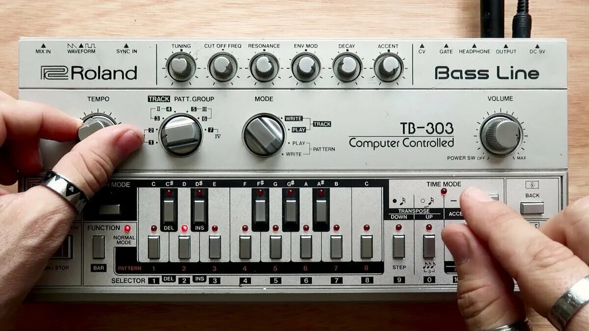 Bass line ru. Roland 303. Roland TB-03. Roland TB-310. Roland 303 606.