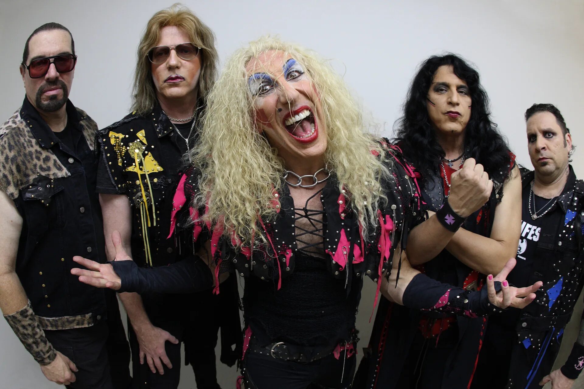 Группа twisted sister глэм. Глэм метал твистед систер. Твистер систерс группа. Твистед систер. Группа твистед систерс.