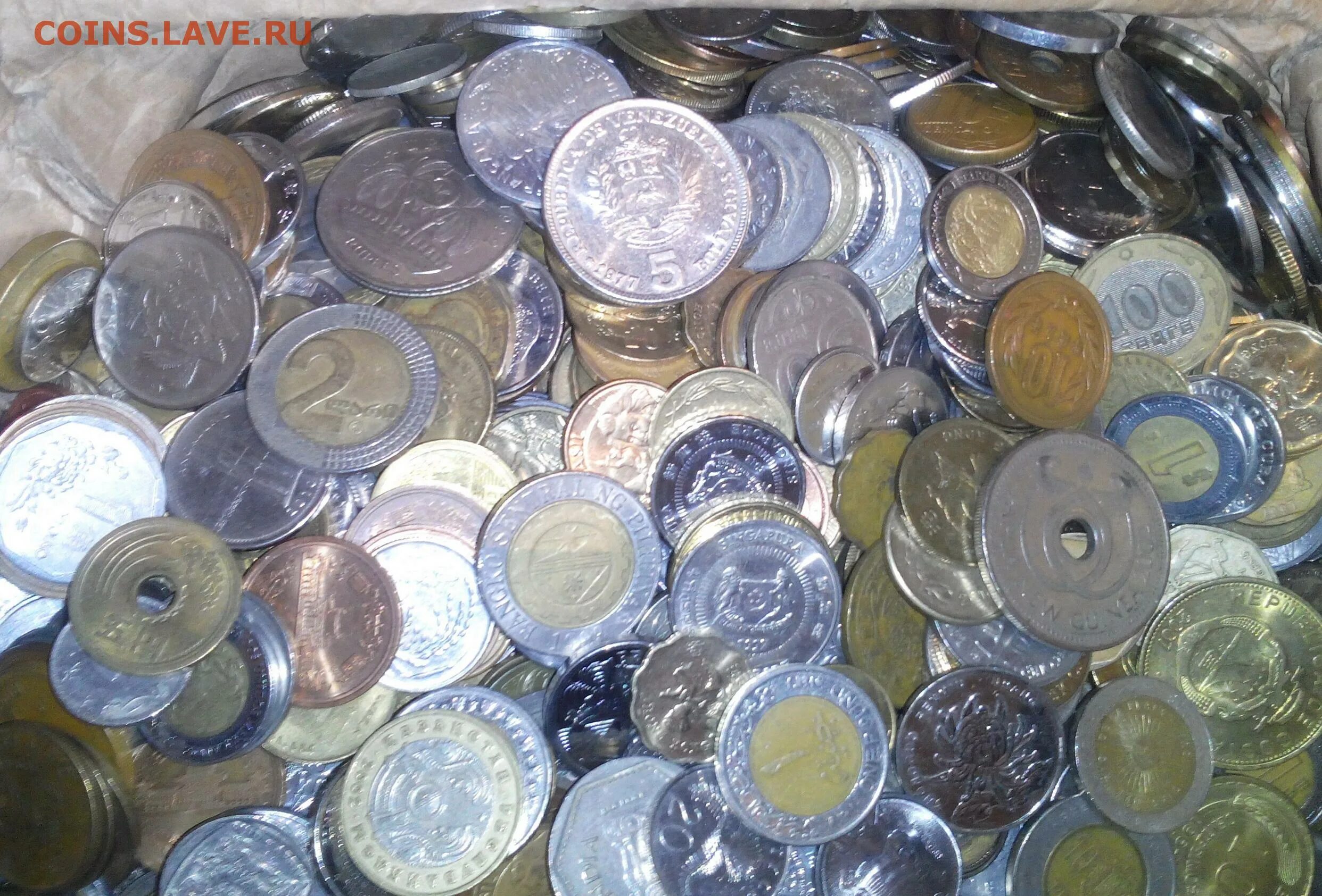 Купить монеты на вес. Иностранные монеты на вес. Монеты экзотика на вес. Килограмм монет. Вес монет.