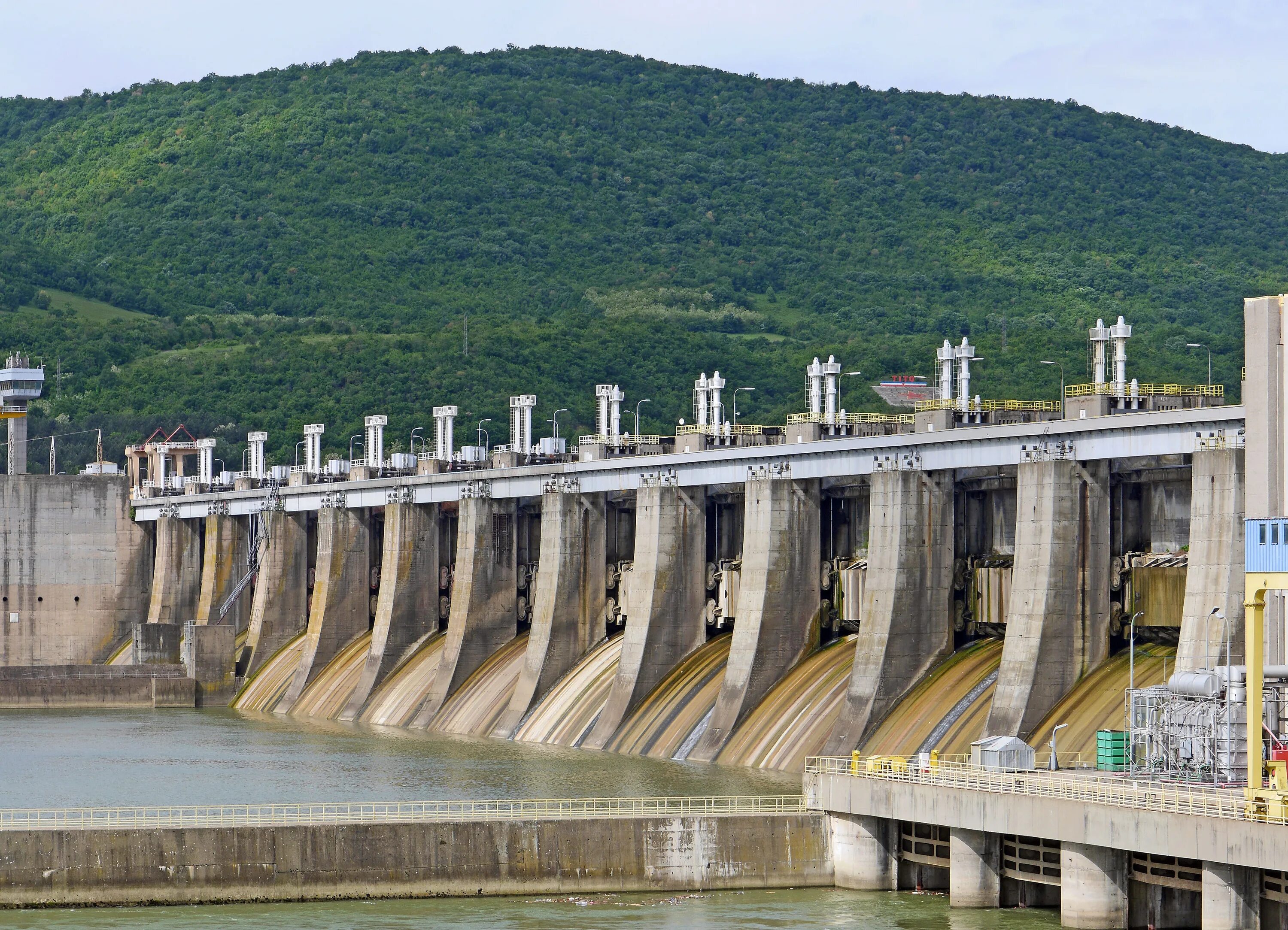 Что такое дамба фото. Джердап ГЭС Сербия. Плотина кёльнбрейн. ГЭС Бьедрон. Джердап 1 ГЭС.