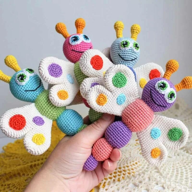 Какую игрушку можно связать крючком. Игрушки крючком. вязаные игрушки для малышей. вязаные игрушки для самых маленьких. игрушки связанные крючком.