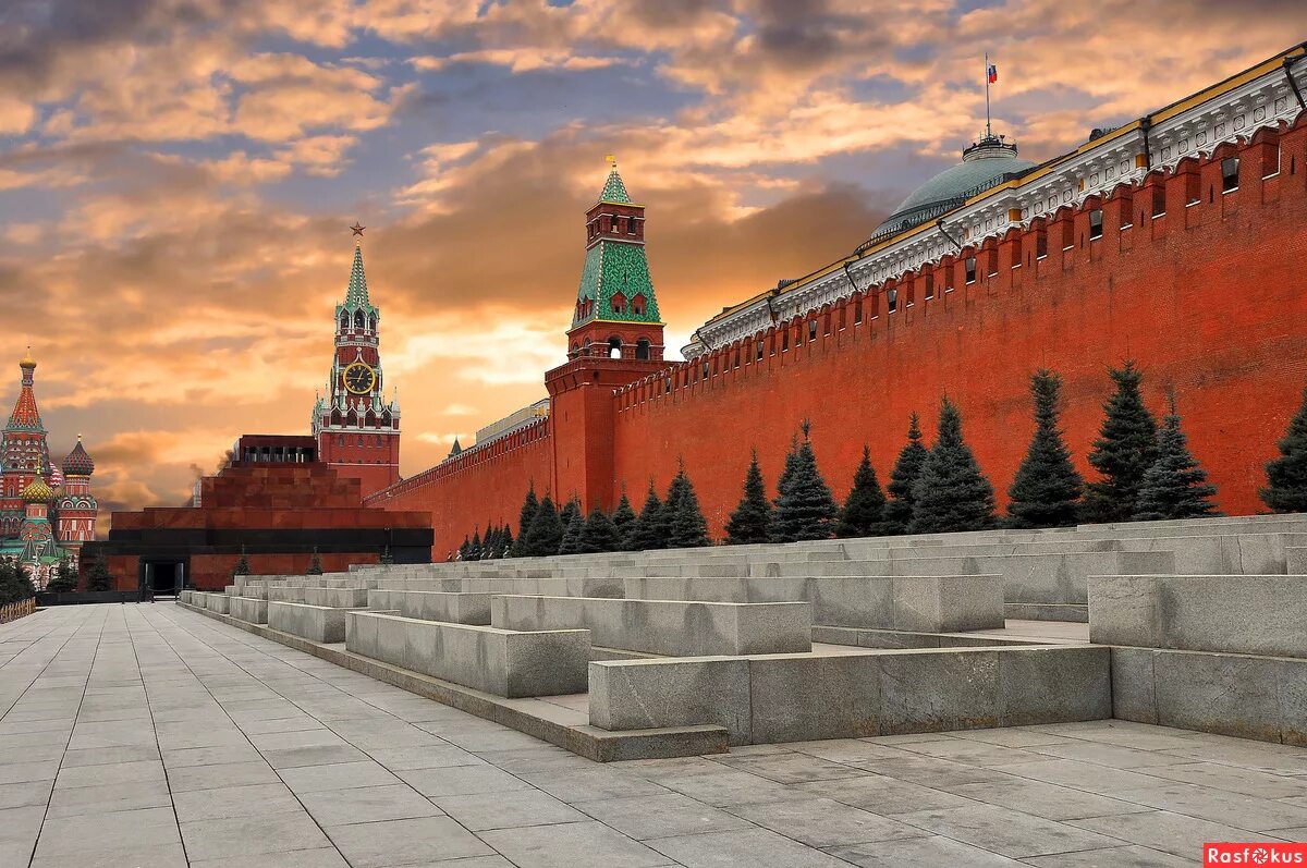 Московская кремлевская стена. Кремлевская стена Москва. Московский Кремль красный кирпич. Стены Кремля в Москве. Стены Московского Кремля на красной площади.