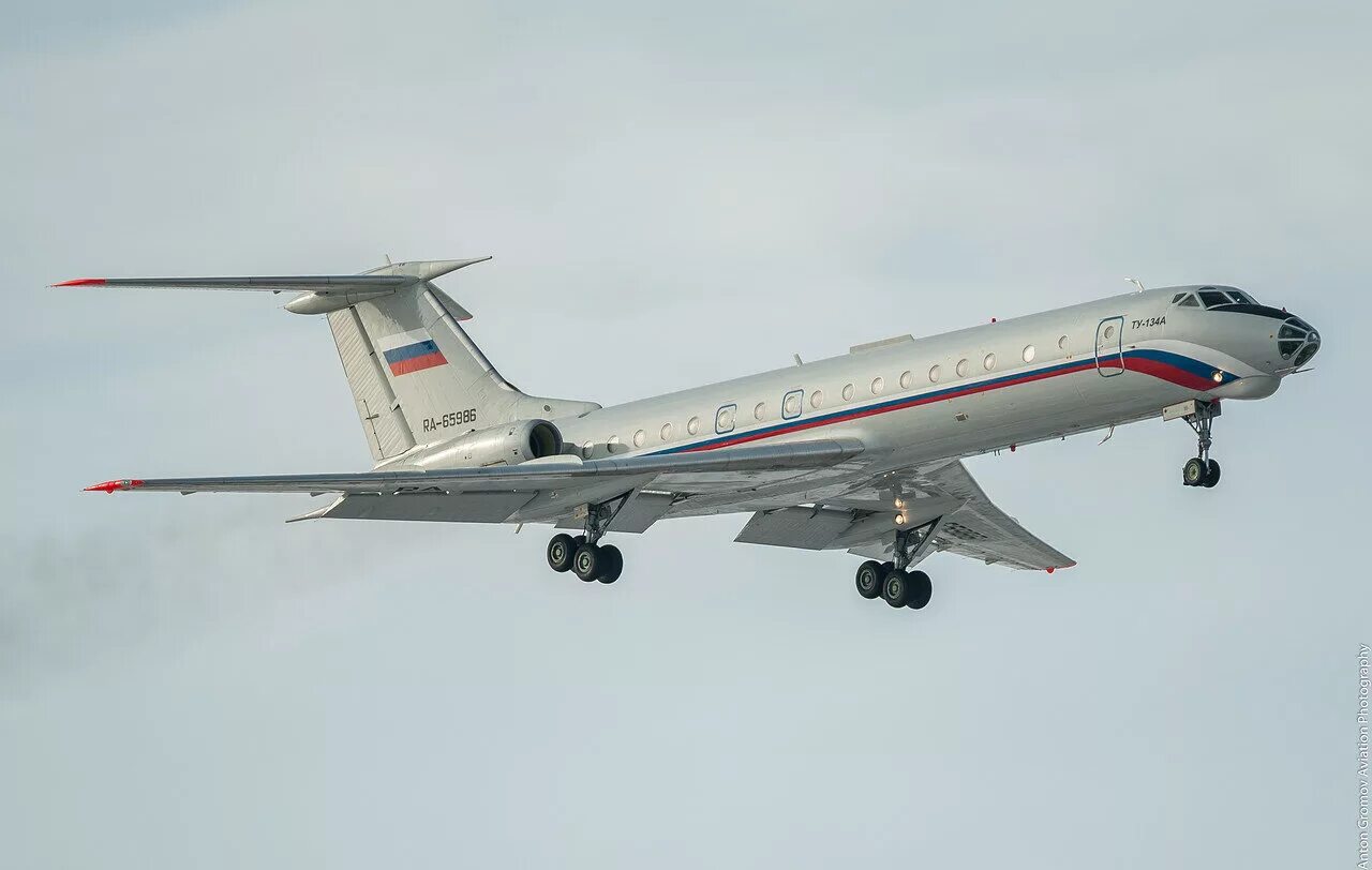 Ту-134 грузовой. Ту 134 ВВС России. Ту 134 65986. Ту-134 ra-65992. Скорость самолета ту 134