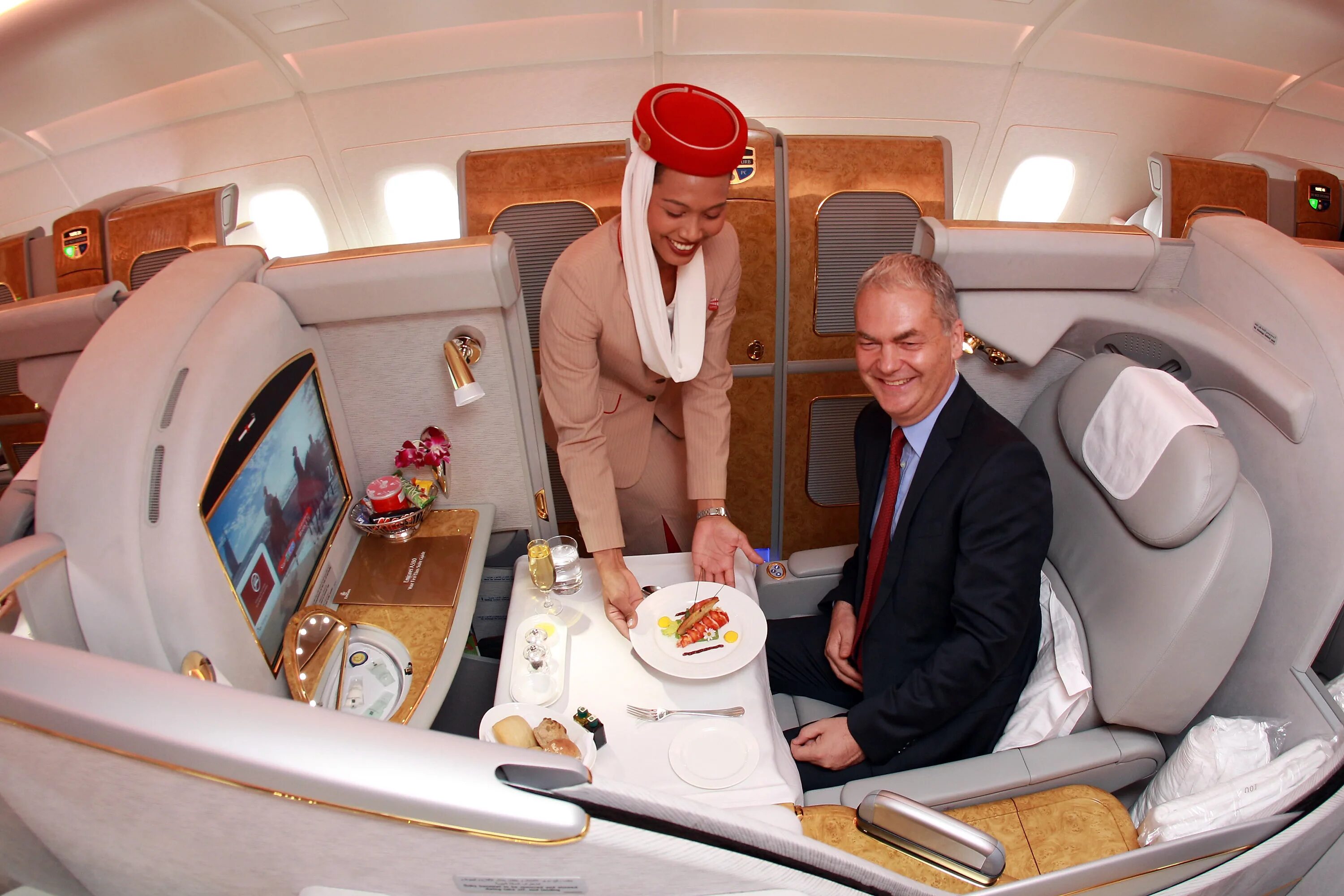 А330 аэрофлот бизнес. Malaysia airlines business class. Azur air black jet салон. Бизнес класс в самолете аэрофлот. Бизнес класс аэрофлот на мальдивы.