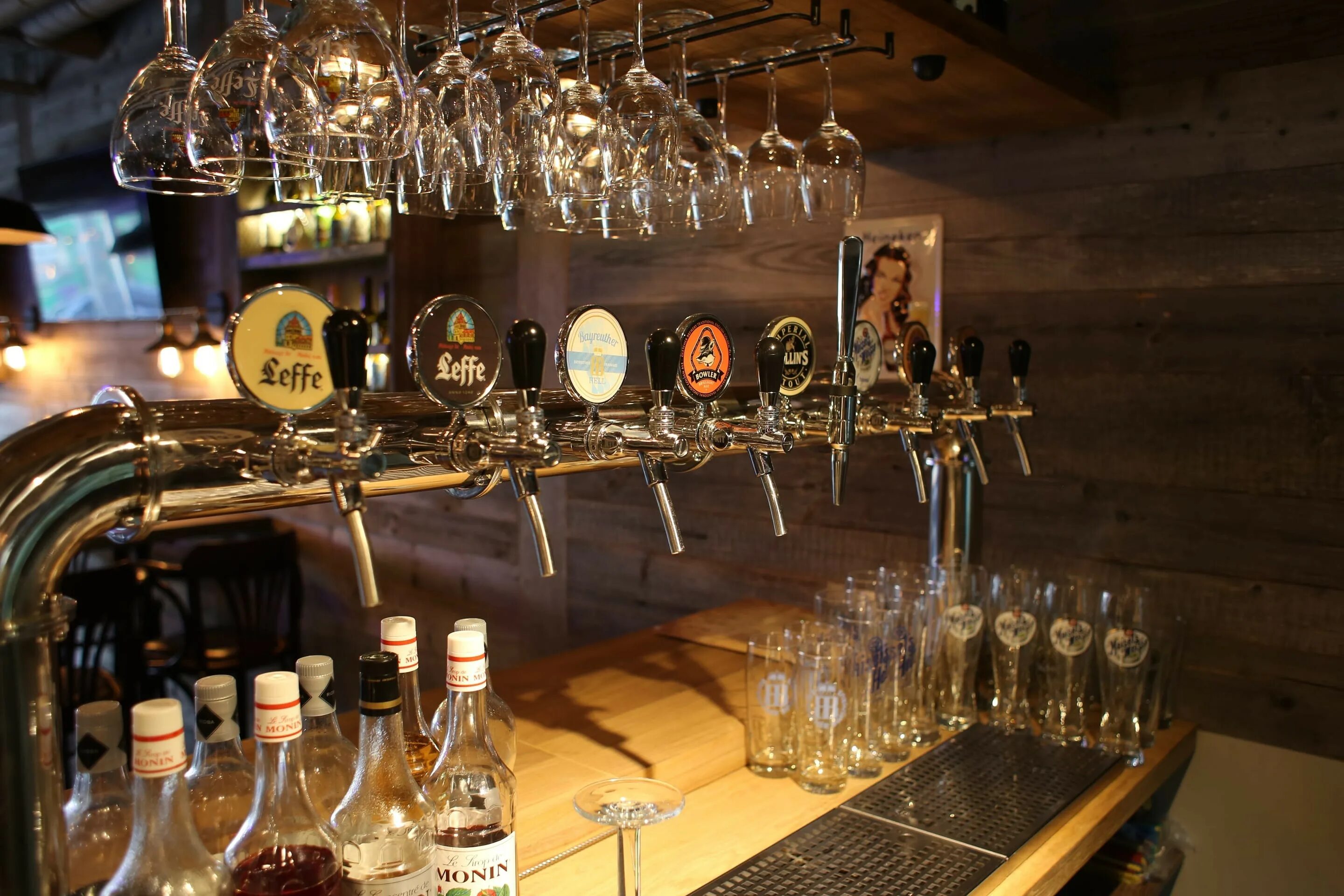 Магазин бар. Рейтинг пивных москвы. Рейтинг пивных москвы. Ирландский паб шон о'нилл. Бельгийская брассерия в москве.