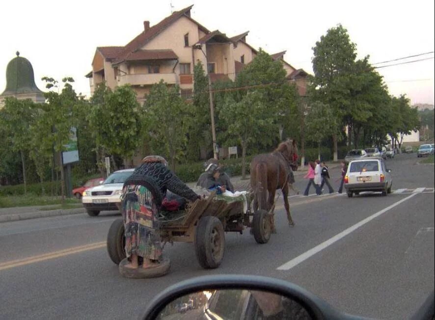 Кобыла с возу. Баба с возу кобыле легче фото. баба на возу фото. смешные румыны фото. кобыле легче фото.