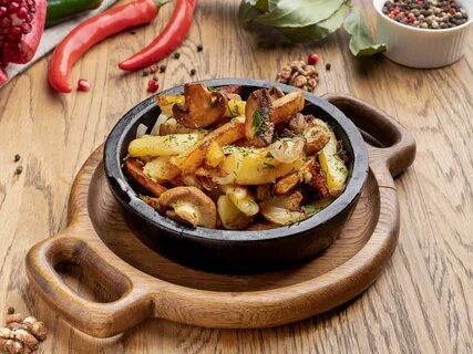 Картошка с груздями жареная на сковороде