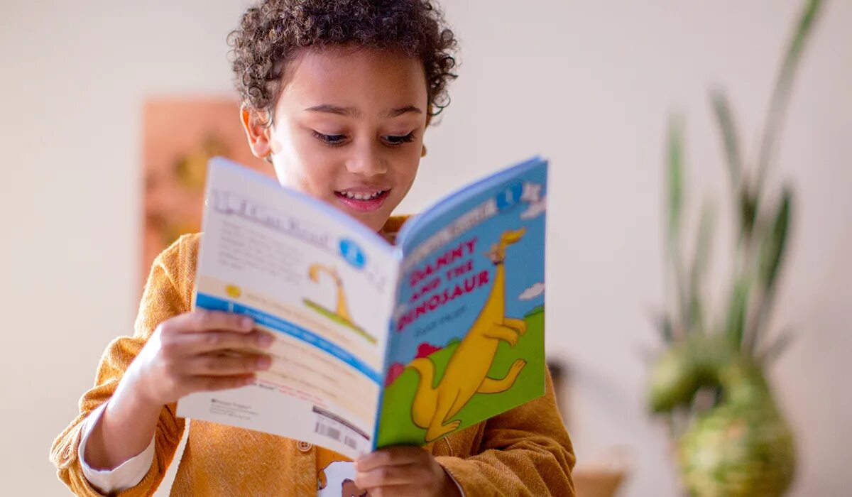 Successful reading. Reading английский картинки для детей. Картинки learn to read. Children reading. Kids читать.