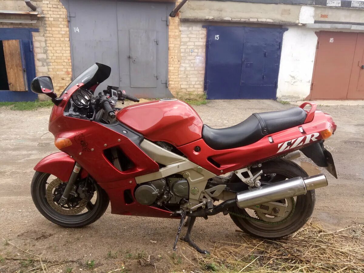 Kawasaki zzr 1100. Кавасаки 1997. Kawasaki zzr 1100 1. Кавасаки 1996 года мотоцикл модельный ряд. Кавасаки 1996 года.