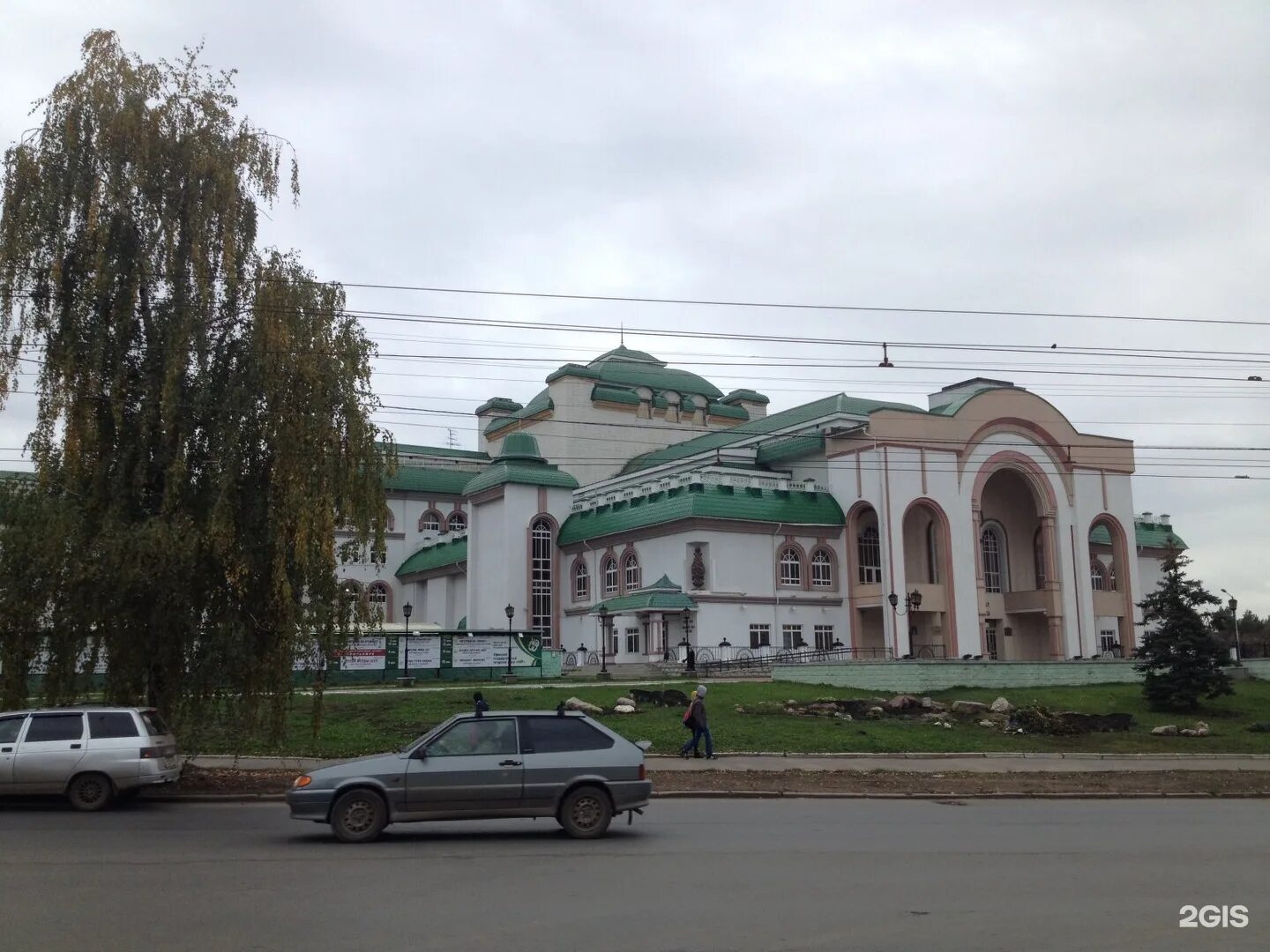 Уфимский государственный татарский театр Нур Уфа. Татарский театр в Уфе. Парковка у театра Нур в Уфе. Остановка театр Нур Уфа. Театры уфа адреса