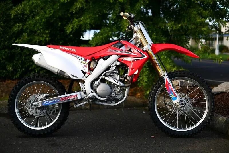 Honda crf 250r. Мотоцикл Honda CRF 250. Хонда ЦРФ 250. Кроссовый мотоцикл Honda crf250r. Кроссовый мотоцикл Хонда 250 CRF.