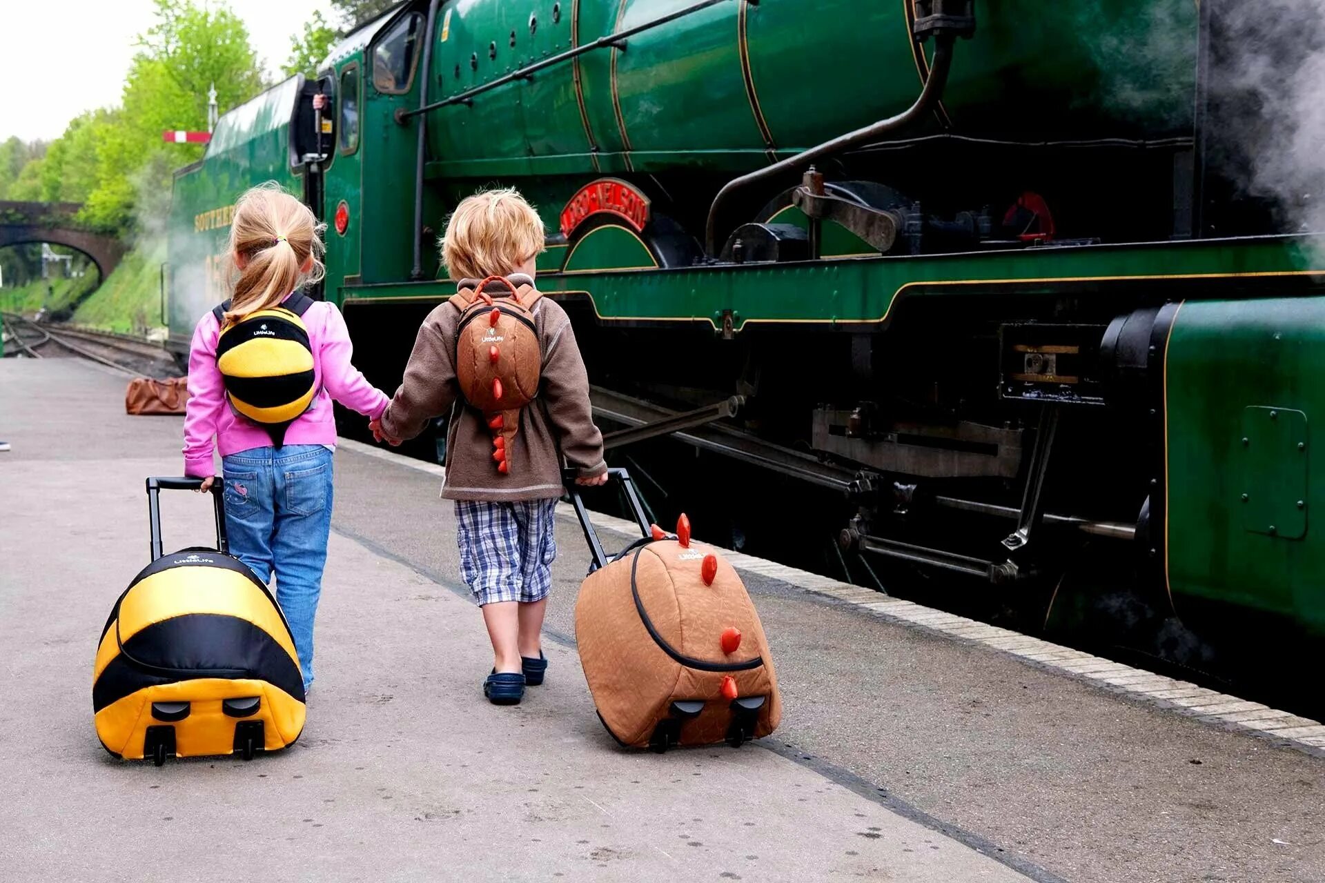 Дети путешествуют. Путешествие с детьми. Поезда для детей. Путешествие с детьми на поезде.