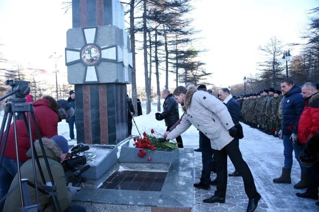 Памяти чечни. Памяти погибших в Чечне. День памяти погибших в вооружённом конфликте в Чечне.. 11.12 День памяти погибших в Чечне. Боевое братство Магадан.