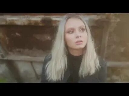 Полозкова бутылкой по автостраде