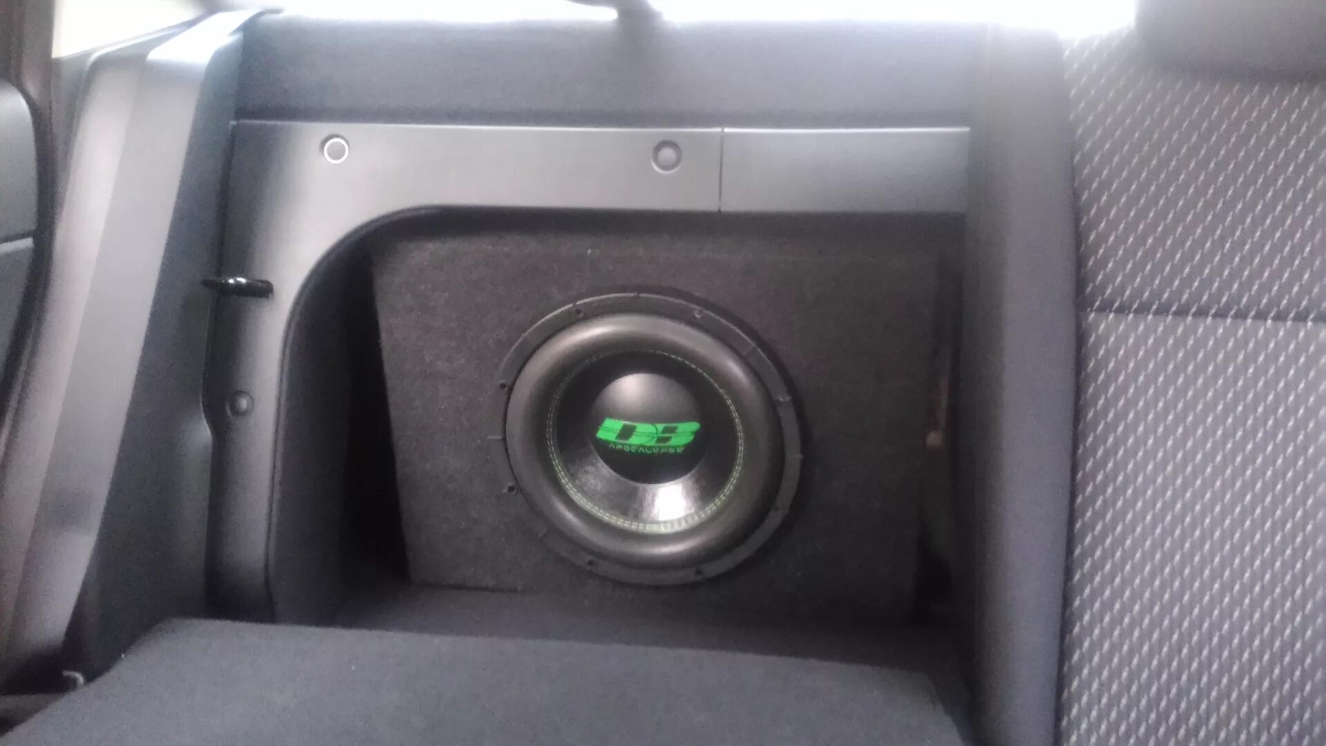 Apocalypse db sa272. Apocalypse db-sa255 в коробе. короб для сабвуфера apocalypse db-sa252. короб apocalypse db-sa2712 2 динамик для сабвуфера. db apocalypse 255 короб.