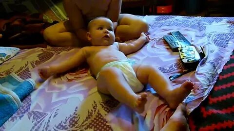 Видео ребенок садиться