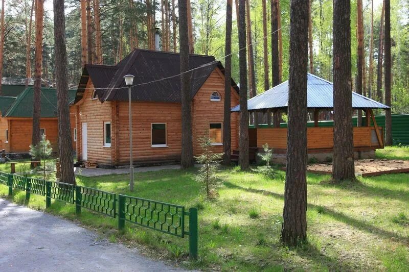 База белоярское водохранилище. Зелёный Бор база. Зеленый Бор Свердловская область. Зеленый Бор Белоярское водохранилище. Турбаза зеленый Бор.