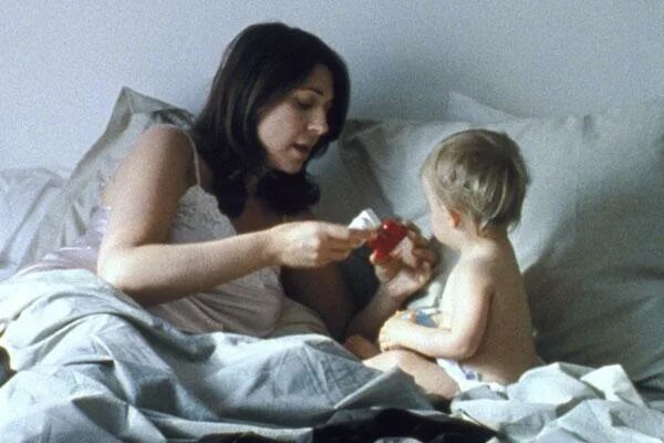 Валери бенгиги. Фильм naissance des pieuvres. Ненавижу чужих детей фильм 2007. Чужих детей не бывает мем. Ненавижу чужих детей.