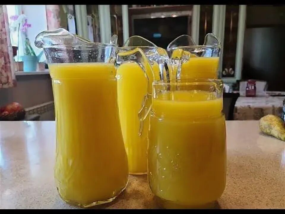 Как сделать апельсиновый сок в домашних условиях. Сок из апельсинов замороженных 9 литров. Сок из 4 апельсинов 9 литров. Сок из 4 апельсинов 9 литров рецепт. 9 Литров апельсинового сока из 4 апельсинов рецепт с фото пошагово.