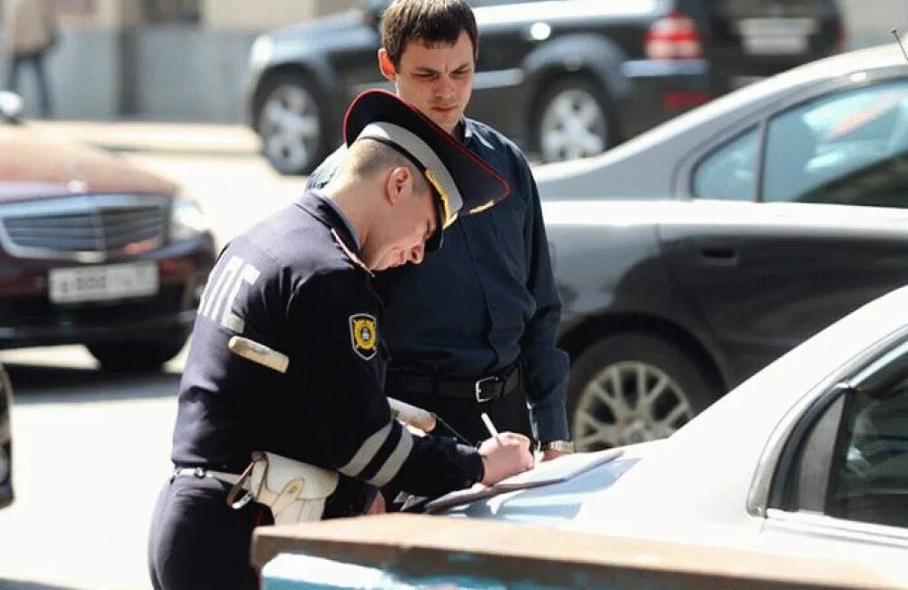 Административное правонарушение видео. Административное правонарушение фото. Полиция выписывает штраф. Административное нарушение фото. Штраф фото.