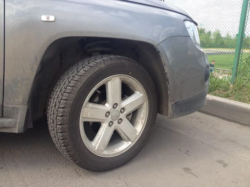 Jeep compass шины. Резина на jeep compass 2012 r18. jeep compass 2013 резина. jeep compass 2013 резина внедорожная. летняя резина для jeep compass 2018.