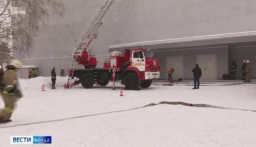 Новости сегодня алтайский край последние свежие события. Пожарник Алтайский край. Барнаульский МЧС. Пожар в Барнауле сегодня. МЧС наводнение.