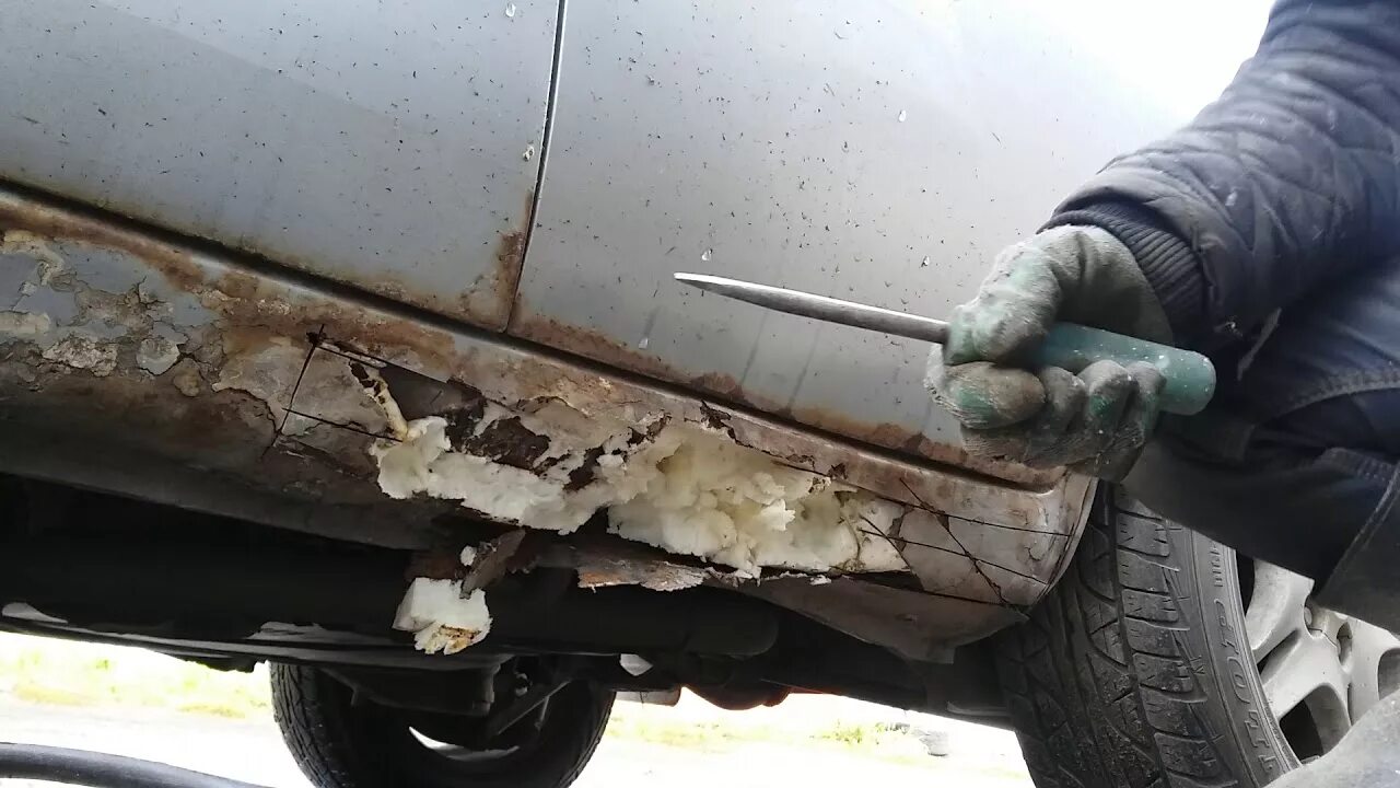 Пороги пеной на ваз 2107. Монтажная пена в пороги автомобиля. Мазда 3 гнилые пороги. Пороги пеной на ваз 2107. Пороги пеной на ваз 2107.