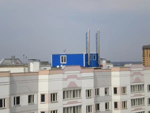 Крышная котельная в многоквартирном доме. Крышная котельная. газовые котельные на крыше многоэтажных домов. газовая котельная на крыше многоэтажного дома.