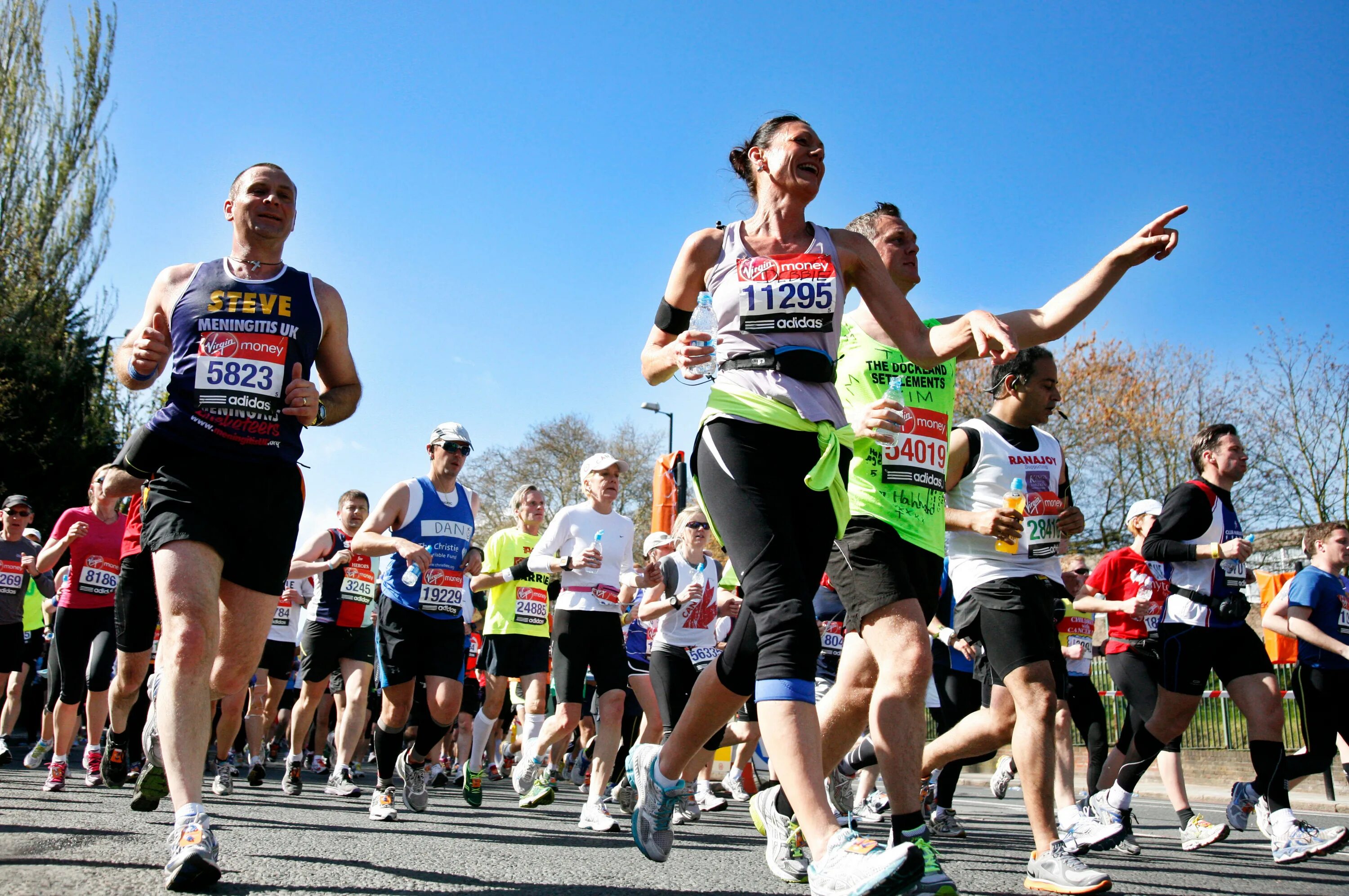 Питерский марафон. Марафон бег пензенская область 2022. Бегущие сердца. Участник марафона. Забег бегущие сердца медаль.