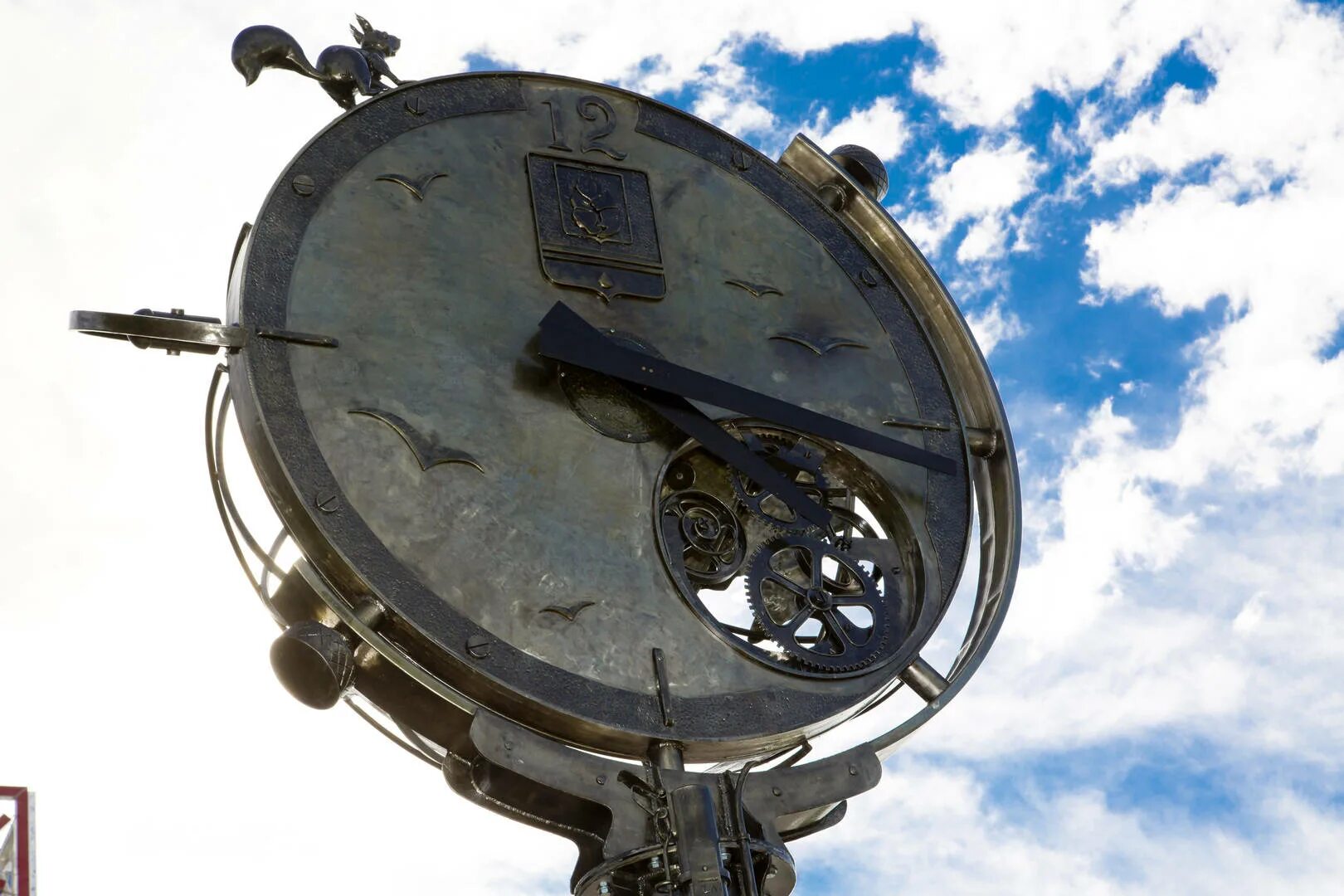 Когалым достопримечательности. Скульптура время. Аик когалым. Скульптура время. Когалым фото города 2022.