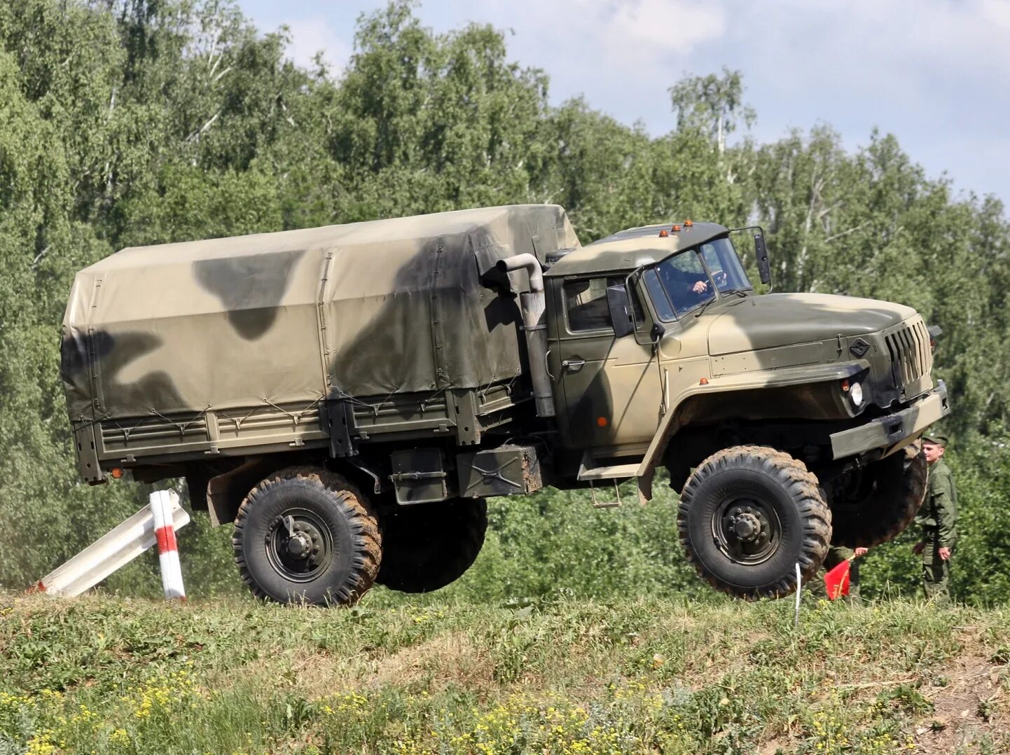 Грузовой Урал-43206. Машина Урал 43206. Урал 4320 4х4. Урал 43206 армейский.