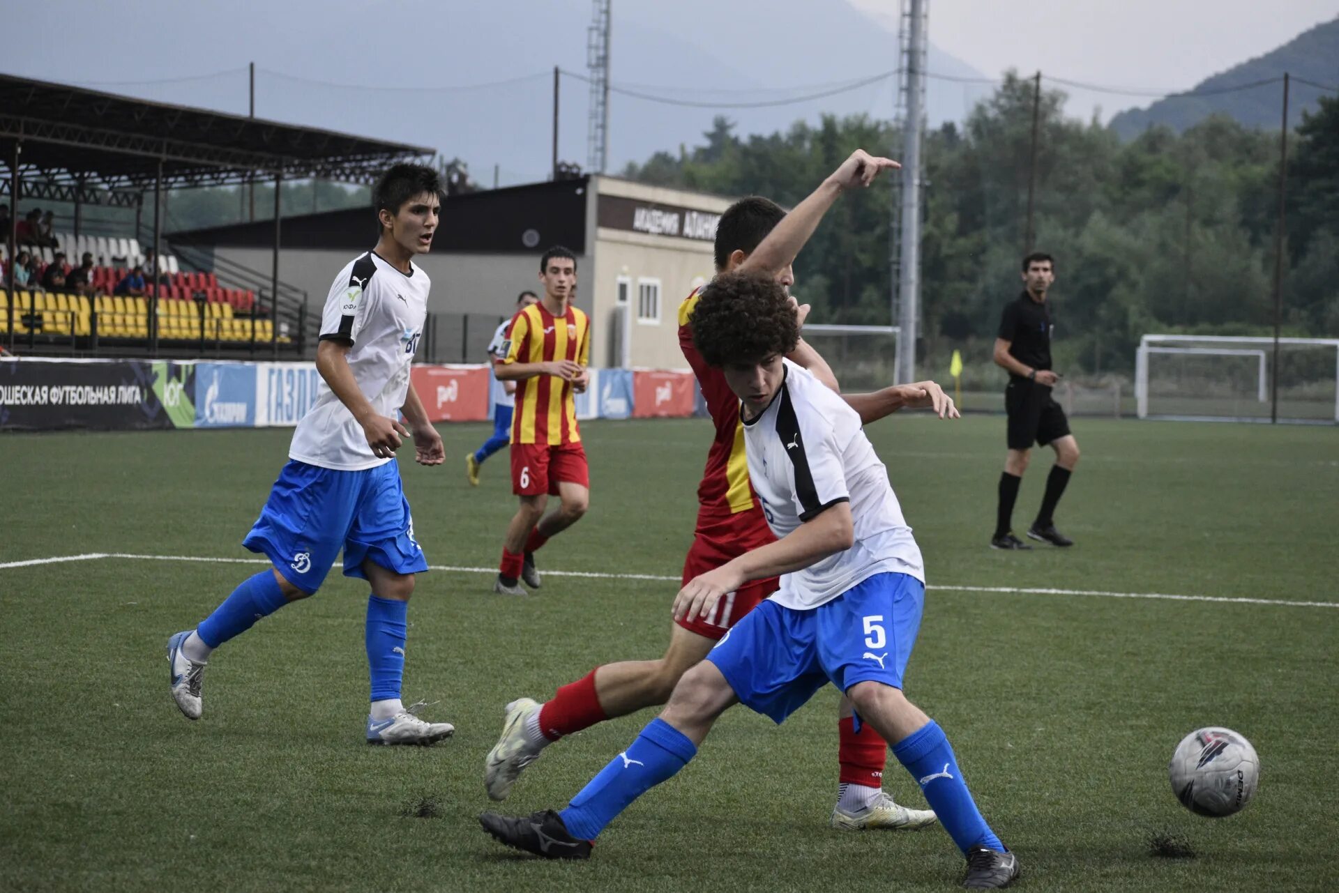 Перед футбольным турниром 170 190. Перед футбольным турниром 170 190. Перед футбольным турниром 170 190. Соревнование по футболу в карасуке. Футбол весной.