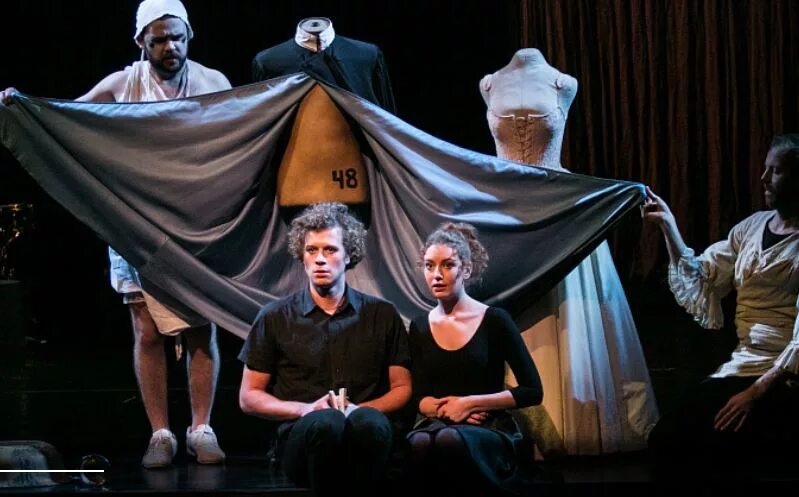 М. Встретил в театр. Н. Встретил в театр. Зрители молодые учёные в студии.