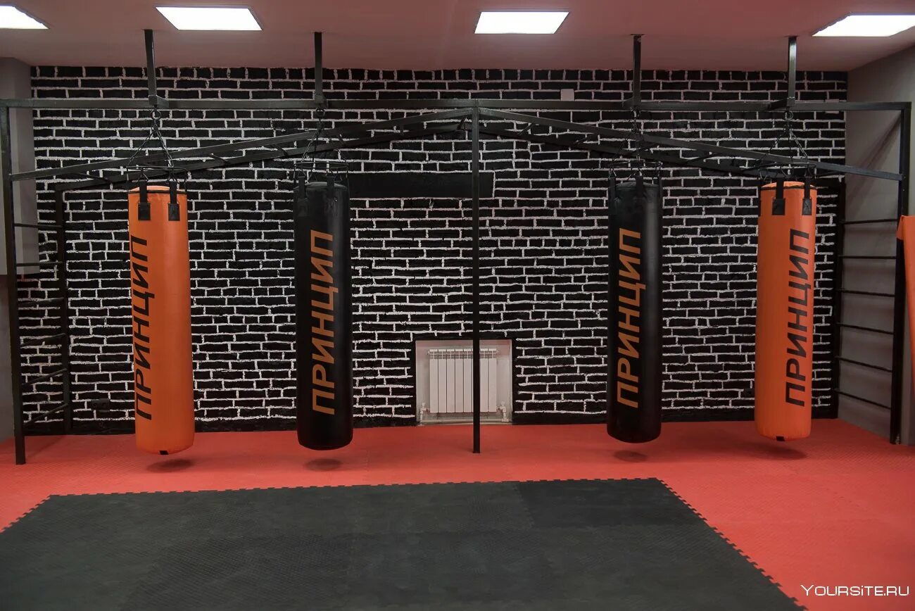 Феррум спортзал челябинск. Зал единоборств. Луначарского 18 тюмень зал единоборств. Боксерские залы. Бойцовский зал.