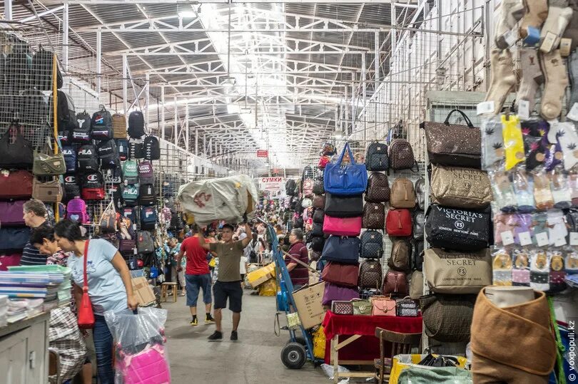 Зеленый базар алматы фрукты. Крупнейший рынок оптовый. Болашак алматы рынок. Зеленый рынок алматы. Кенжехан 2 рынок.