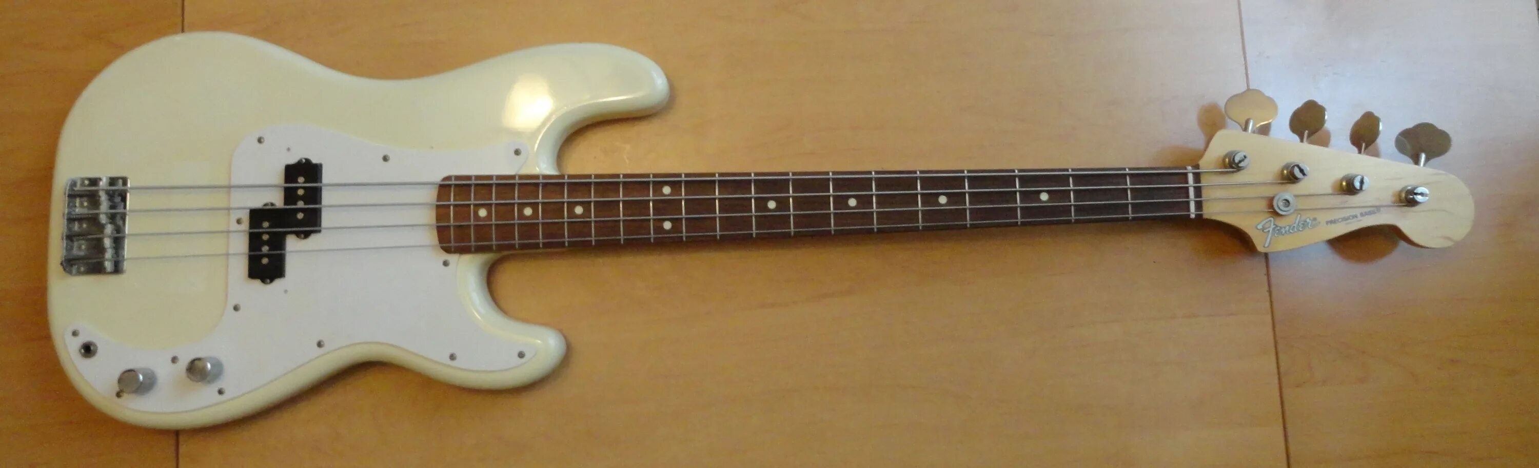 Крас бас. Fender Precision Bass 1980. Fender Precision Bass 1950. Fender Precision Bass. Fender Precision 1981.