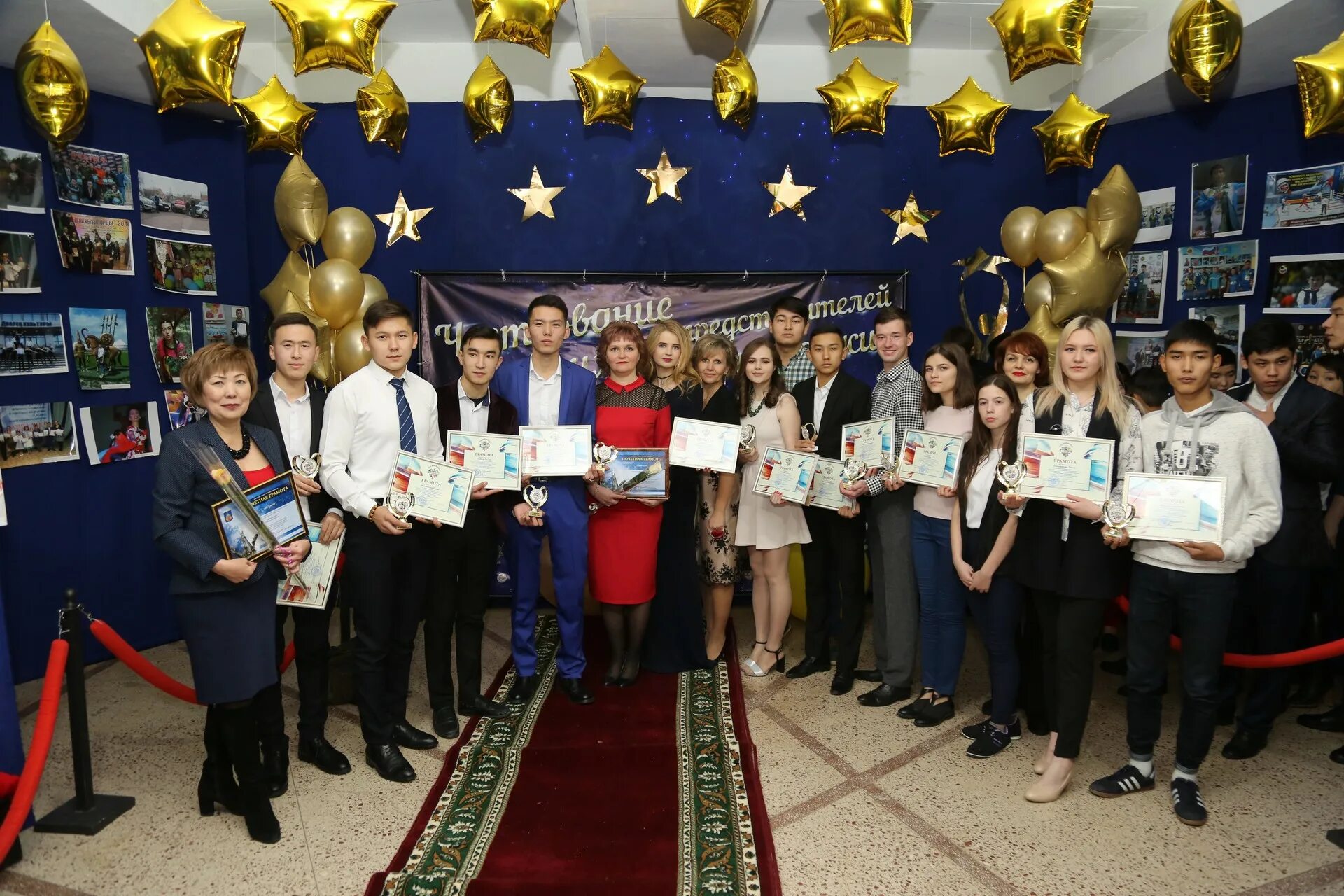 Ярмарка вакансий для несовершеннолетних граждан. Центр поддержки молодежных инициатив. Молодежный центр архангельской области фасад. Логотип центр молодежных инициатив. Центр поддержки молодежных инициатив.