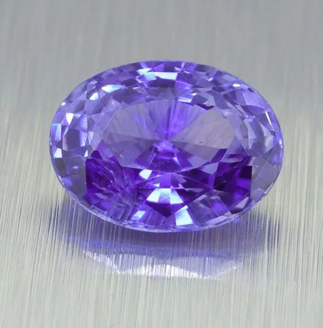 Фиалковый сапфир. Фиолетовый сапфир камень.