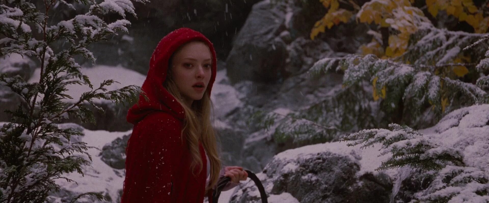 красная шапочка 2 дата выхода. красная шапочка кэтрин хардвик 2011. красная шапочка фильм 2011 валери и питер. билли бёрк 2011 красная шапочка. красная шапочка фильм 2011 аманда сейфрид.