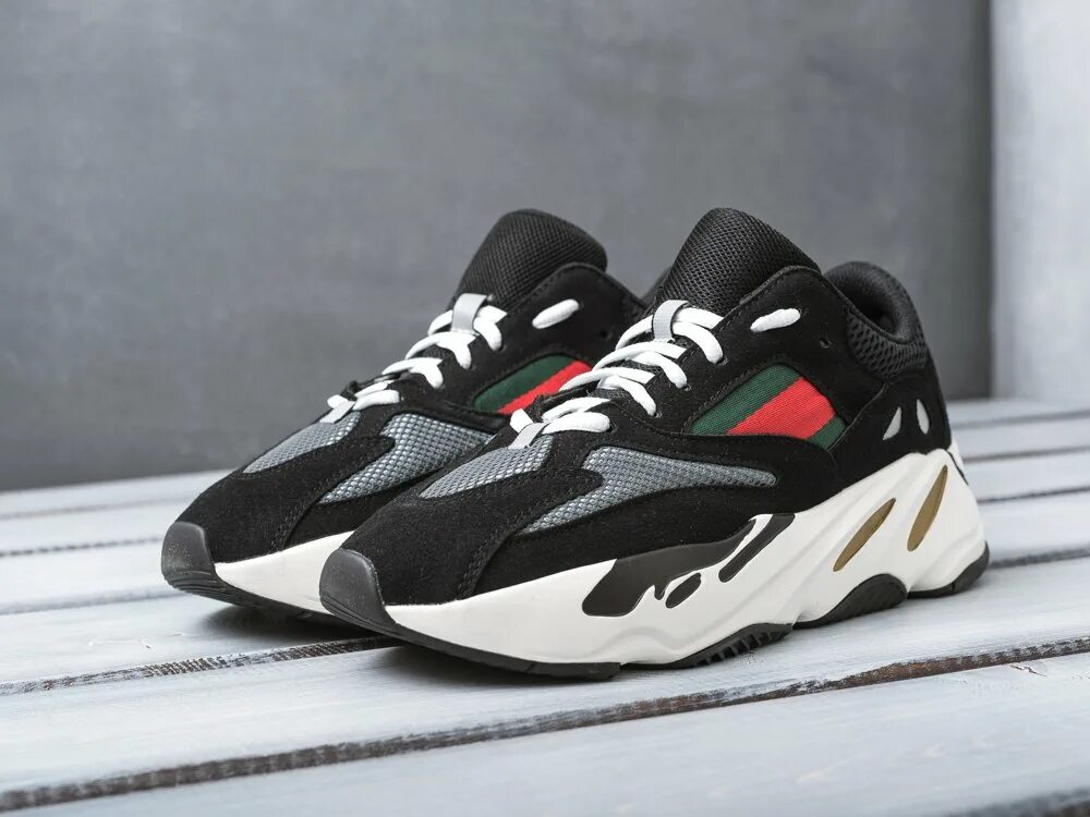 Кроссовки boost 700. Adidas Yeezy Boost 700. Adidas Yeezy 700. Adidas Yeezy Boost 700 Black / White. Adidas Yeezy Boost 700 оригинал.