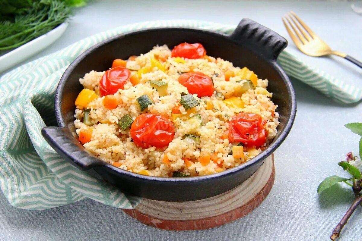 Как готовить кус кус рецепты. Кус кус с овощами. кус кус с мексиканской смесью. кускус с томатами. африканский кускус.