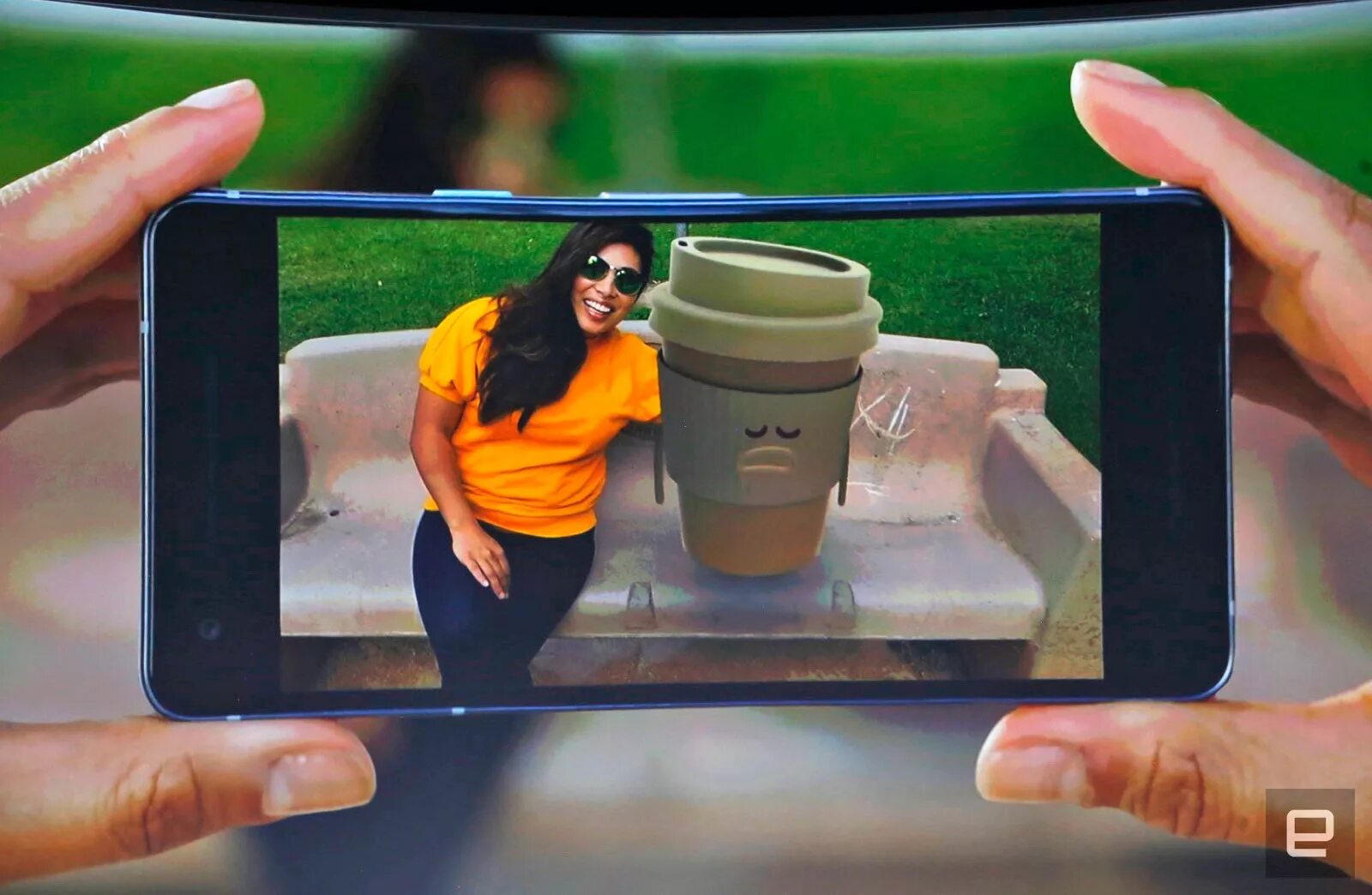 Приложение сканер сквозь одежду. Технология дополненной реальности. Приложения камера через стену. Дополненная реальность телефон. Приложения камера через стену.