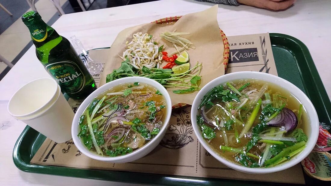 Сайгон фо бо. Вьетнамское пиво saigon. сайгон пиво вьетнам pho ngon. пиво фо бо. пивной суп фо бо.