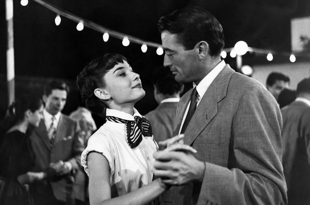 Roman 1953. Римские каникулы roman holiday 1953. Roman 1953. Грегори пек и одри хепберн. Грегори пек римские каникулы.