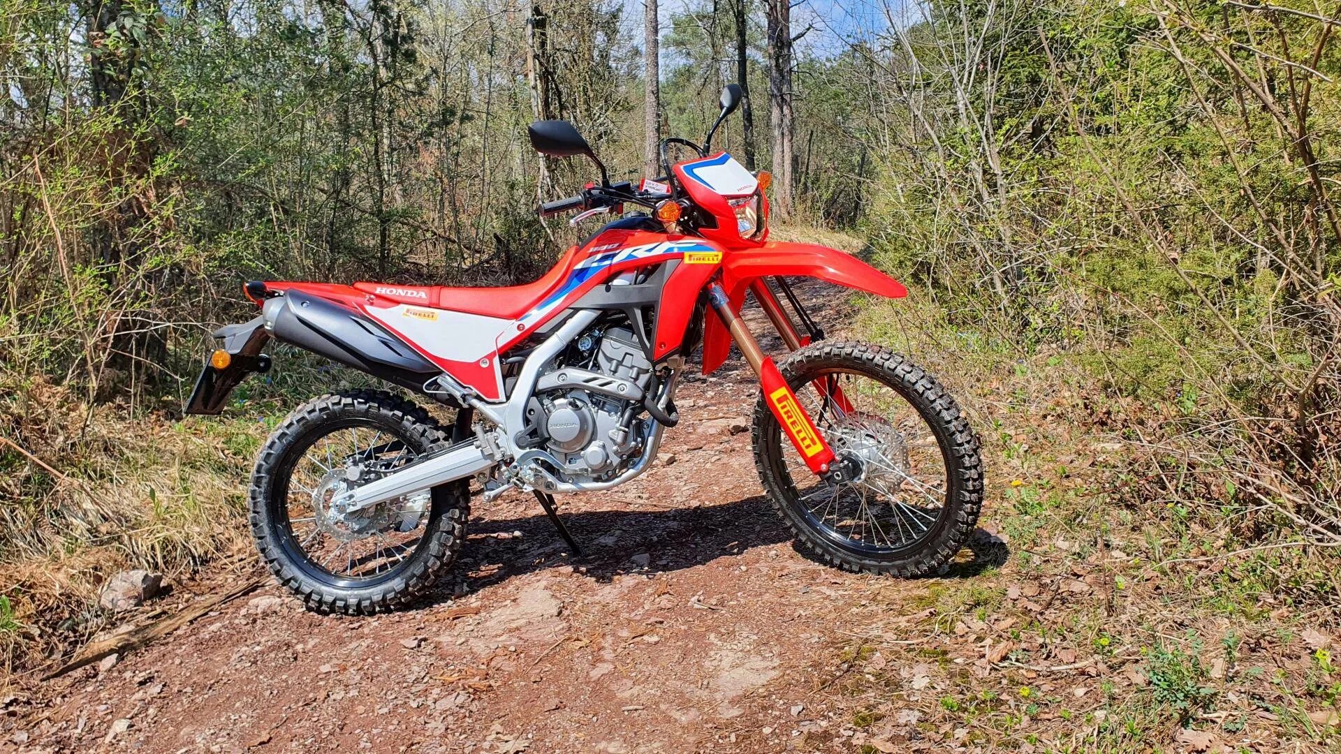 Эндуро red bull. Beta rr 125. Эндуро 250 в горах. Husqvarna мотоциклы турэндуро. Jhl 300 эндуро.
