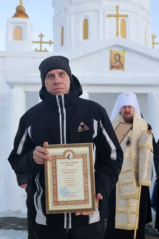 ❄ In the Urals built a snow temple with a font A temple made of ice and snow was