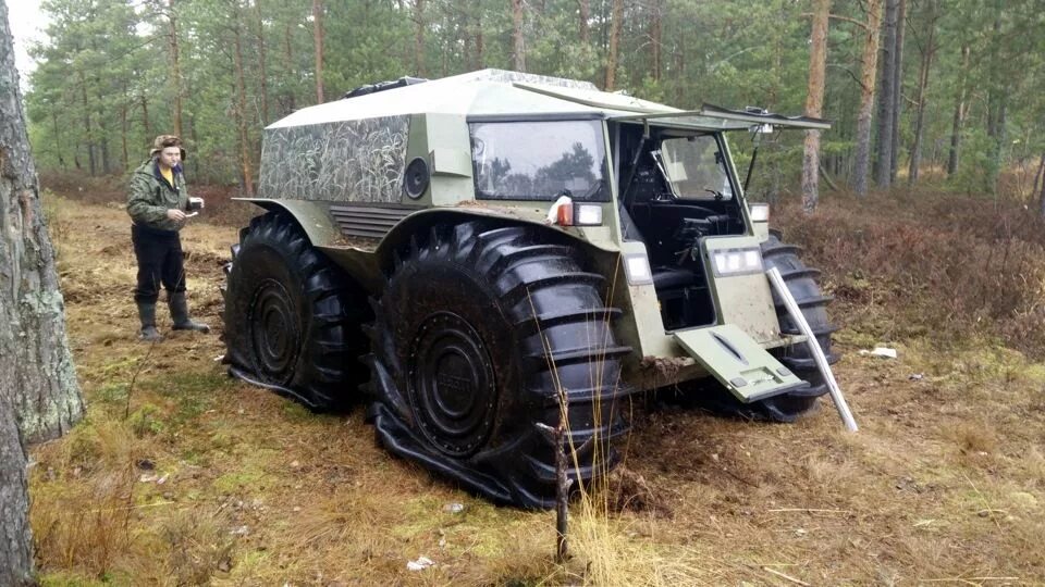 Звм 2410 ухтыш. Внедорожник в грязи. Гражданский танк ripsaw ev2. Ездит техника. Уаз локомобиль.
