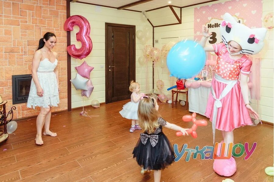 Аниматор hello kitty. Аниматор хелло китти на день рождения. хелло китти костюм для аниматора. аниматоры хелло китти в чебоксарах. бузулук аниматор hello kitty.